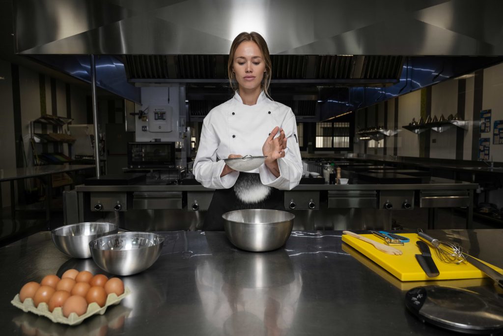 Tudo sobre móveis para cozinha industrial: equipamentos essenciais para a sua cozinha