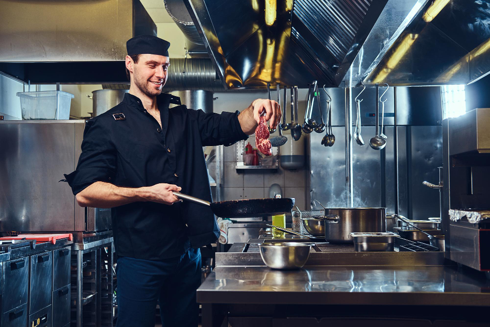 Cozinha em aço inox ou alumínio: qual é a melhor?